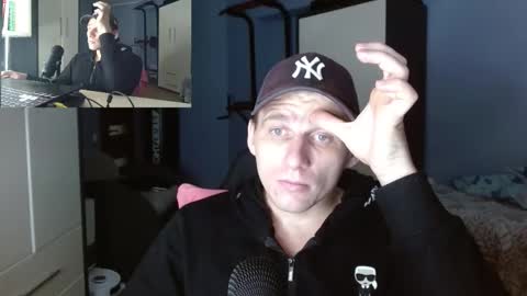 Snapshot of poliglotjoe chatting on 11.13.25 Poliglot online show from 11.13.25