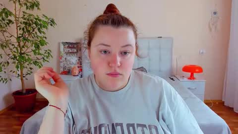 Snapshot of polinasallivan chatting on 05.25.26 Polina online show from 05.25.26