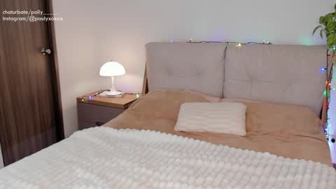 Polly online show from 12.03.24