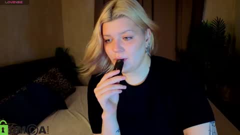 Snapshot of polly__mayer chatting on 07.05.26 Polly online show from 07.05.26
