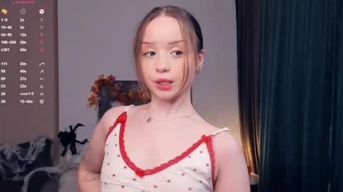 Snapshot of polly_dollie_ chatting on 10.23.25 Renet online show from 10.23.25