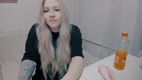 Snapshot of polly_wow chatting on 10.08.25 Polly online show from 10.08.25