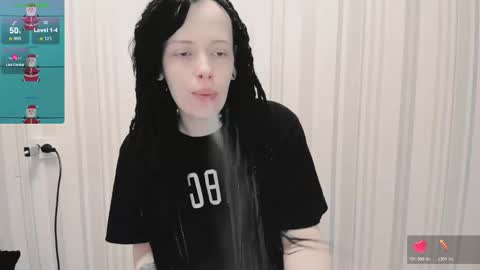 Snapshot of polly_wow chatting on 10.24.25 Polly online show from 10.24.25