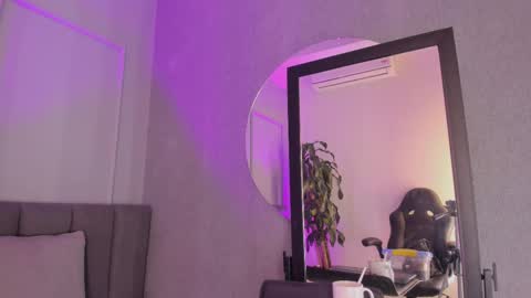 Snapshot of pollybabe_ chatting on 10.21.25 POLLY online show from 10.21.25