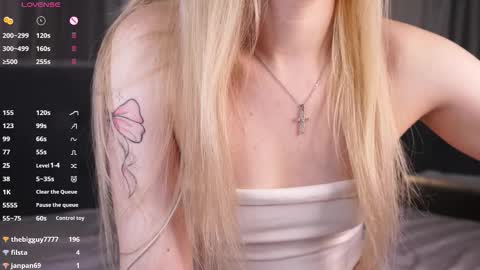 Snapshot of pollybun chatting on 09.22.25 Anna online show from 09.22.25