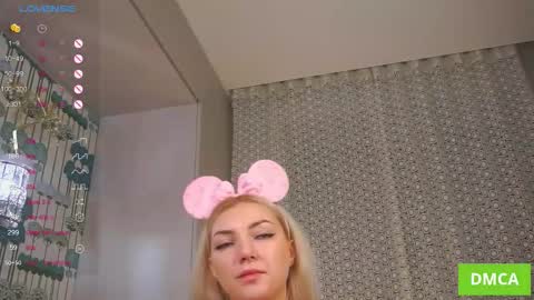 Snapshot of pollybun chatting on 10.28.25 Anna online show from 10.28.25