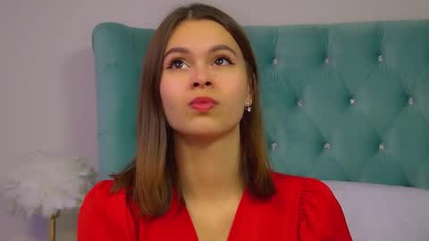 Polly online show from 10.05.25