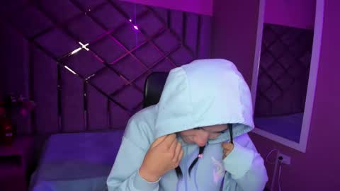 poly sasha  online show from 10.19.25