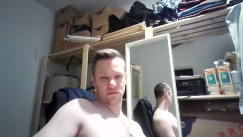 Snapshot of pommesmiteiscreme chatting on 02.15.26 pommesmiteiscreme online show from 02.15.26