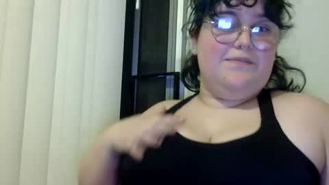 Snapshot of poodlemischief99 chatting on 11.13.25 poodlemischief99 online show from 11.13.25