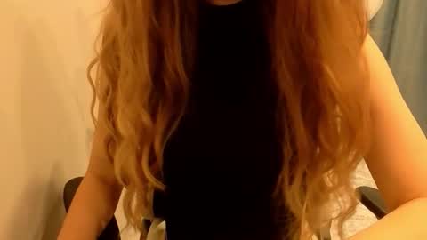 Snapshot of poppybloopy chatting on 10.04.25 April online show from 10.04.25