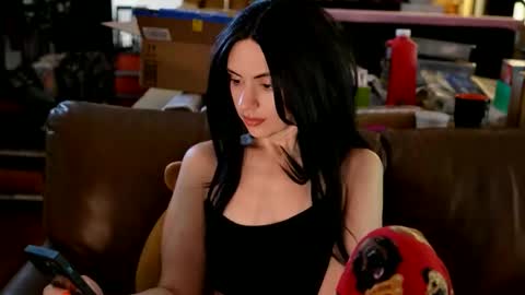 Snapshot of popstarsextape chatting on 10.20.25 A cadia online show from 10.20.25