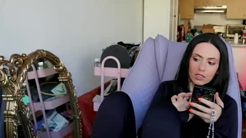 Snapshot of popstarsextape chatting on 11.04.25 A cadia online show from 11.04.25