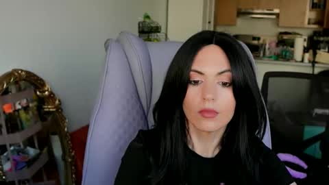 Snapshot of popstarsextape chatting on 11.10.25 A cadia online show from 11.10.25