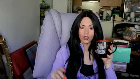 Snapshot of popstarsextape chatting on 11.11.25 A cadia online show from 11.11.25