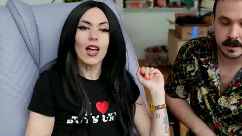 Snapshot of popstarsextape chatting on 11.19.25 A cadia online show from 11.19.25