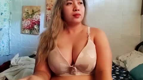 Snapshot of pornstarshaina chatting on 12.23.24 pornstarshaina online show from 12.23.24