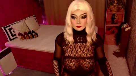 Snapshot of pornstarshaina chatting on 12.24.24 pornstarshaina online show from 12.24.24