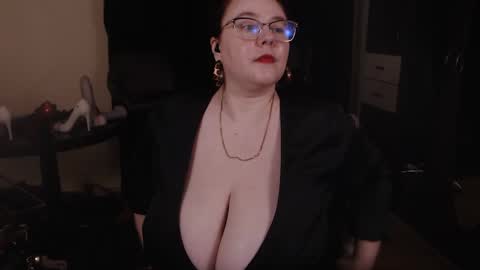 PoshMistres    online show from 12.17.24