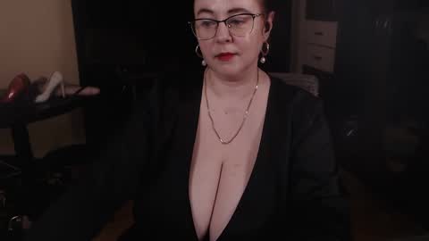 PoshMistres    online show from 12.22.24
