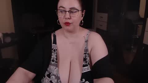 PoshMistres    online show from 01.17.25