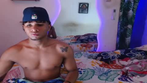 Snapshot of power_hot18 chatting on 10.19.25 ALEX Y ALEXA online show from 10.19.25