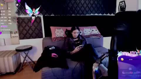 Snapshot of powercouplemix chatting on 02.03.26 Ravena Rozz online show from 02.03.26
