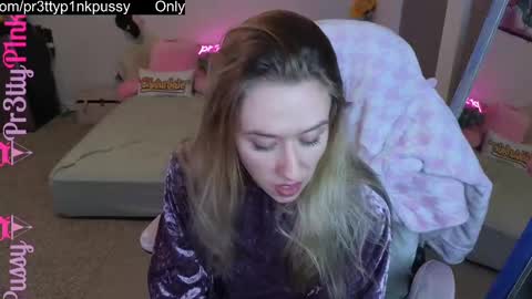 Snapshot of pr3ttyp1nkpussy chatting on 02.15.25 Evangeline Eva Darling online show from 02.15.25