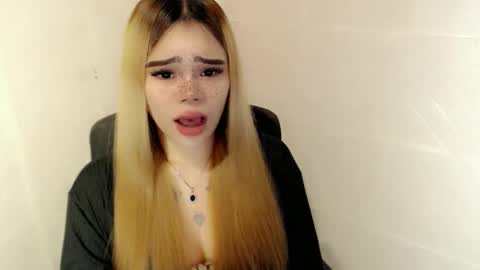 MAXXINE online show from 02.05.26