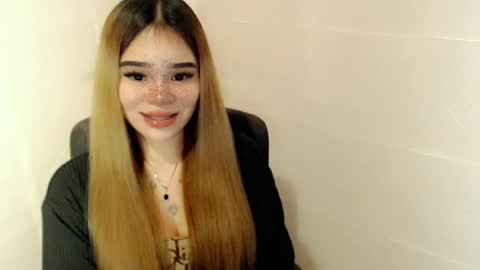 Snapshot of preciousangel69xxx chatting on 05.16.26 MAXXINE online show from 05.16.26