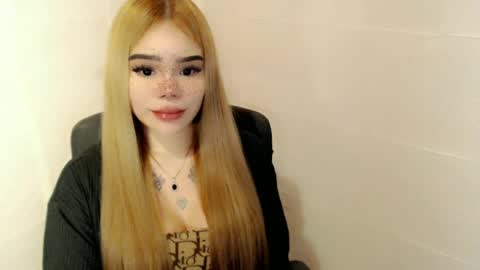 Snapshot of preciousangel69xxx chatting on 05.26.26 MAXXINE online show from 05.26.26