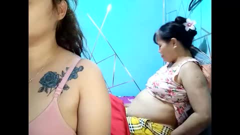 Snapshot of preggyliz chatting on 02.07.25 preggyliz online show from 02.07.25