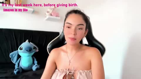 Snapshot of pregnant_sweet1 chatting on 01.17.25 Angelly online show from 01.17.25