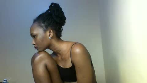 Snapshot of prettie_candy9 chatting on 10.28.25 Prettie candy9 online show from 10.28.25