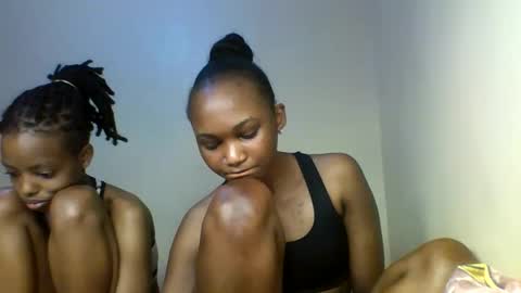 Snapshot of prettie_candy9 chatting on 11.06.25 Prettie candy9 online show from 11.06.25