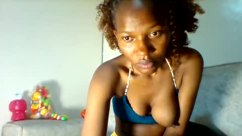 Snapshot of prettie_petitee chatting on 07.14.26 prettie_petitee online show from 07.14.26