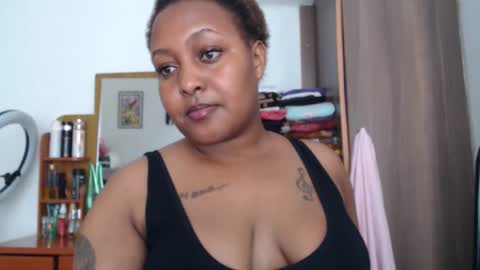 Snapshot of pretty_annah chatting on 10.31.25 Annah online show from 10.31.25