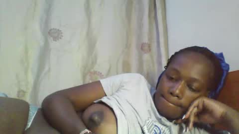 Snapshot of pretty_beib chatting on 09.23.25 Karol online show from 09.23.25