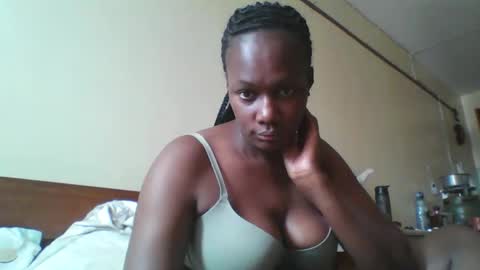 Snapshot of pretty_beib chatting on 11.10.25 Karol online show from 11.10.25