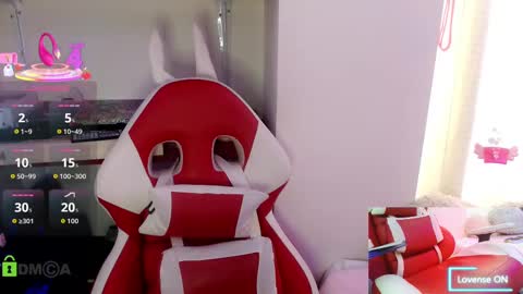 Snapshot of pretty_candysex chatting on 09.23.25 Lisa online show from 09.23.25