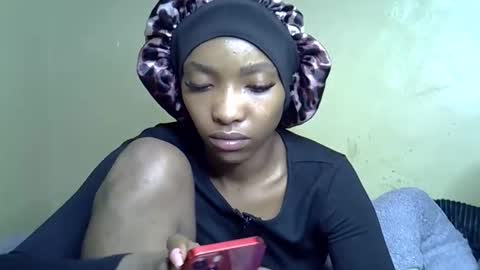 Snapshot of pretty_jazmine chatting on 10.11.25 Jaz online show from 10.11.25