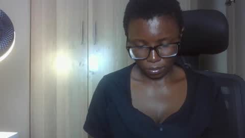 pretty_kemmy online show from 09.14.25