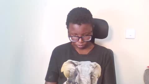 pretty_kemmy online show from 09.19.25