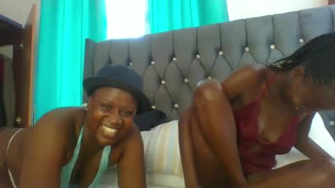 Snapshot of pretty_mela chatting on 03.04.25 pretty_mela online show from 03.04.25