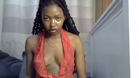 pretty_petite24 online show from 01.27.25