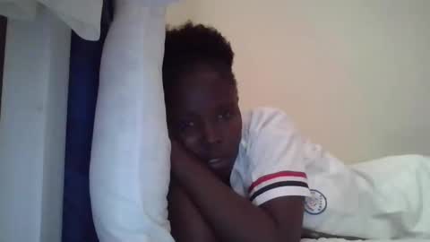 Snapshot of pretty_petite_ebony chatting on 10.16.25 pretty_petite_ebony online show from 10.16.25