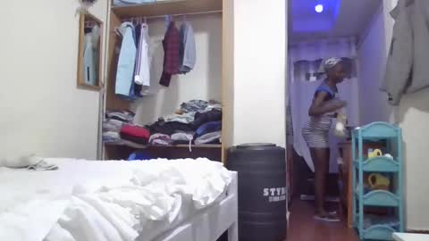 Snapshot of pretty_petite_ebony chatting on 10.18.25 pretty_petite_ebony online show from 10.18.25