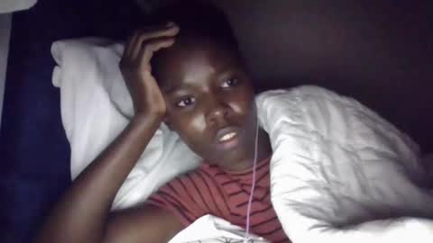 Snapshot of pretty_petite_ebony chatting on 10.30.25 pretty_petite_ebony online show from 10.30.25