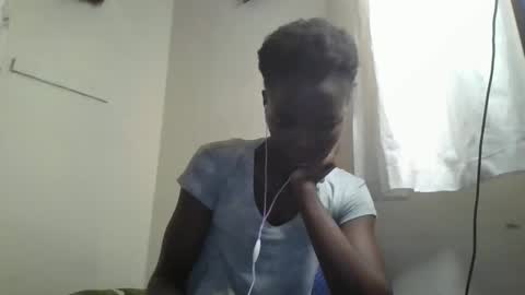 Snapshot of pretty_petite_ebony chatting on 10.31.25 pretty_petite_ebony online show from 10.31.25