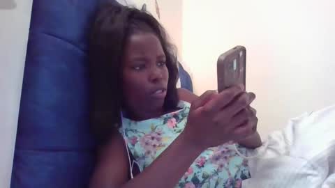 Snapshot of pretty_petite_ebony chatting on 11.10.25 pretty_petite_ebony online show from 11.10.25